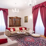 Domus Quirinale * רומא